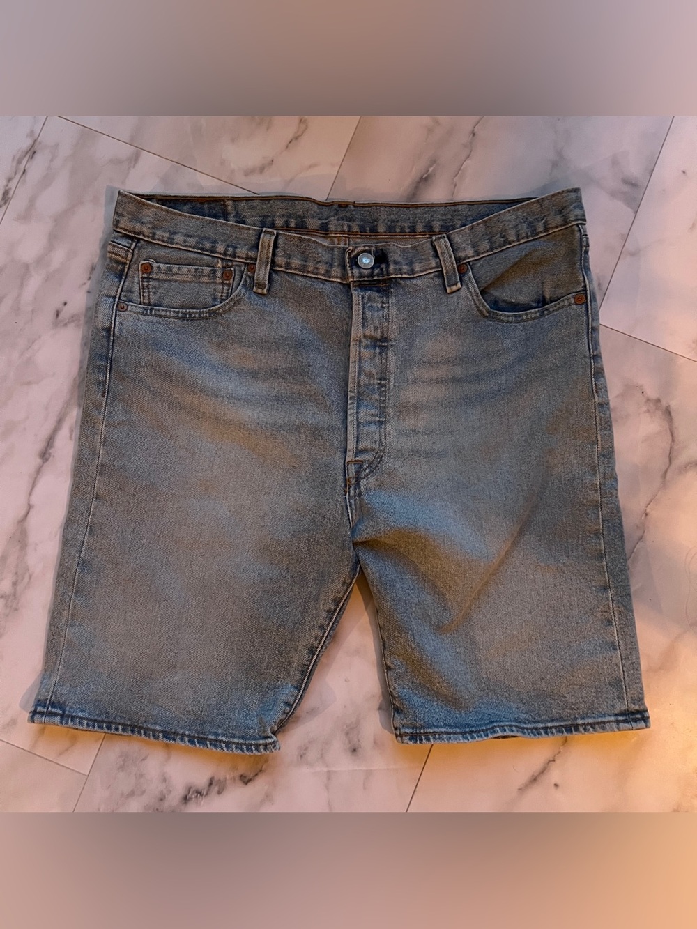 Levi's 501 Men's Light Blue Denim Shorts W36 L9 buttonfly.